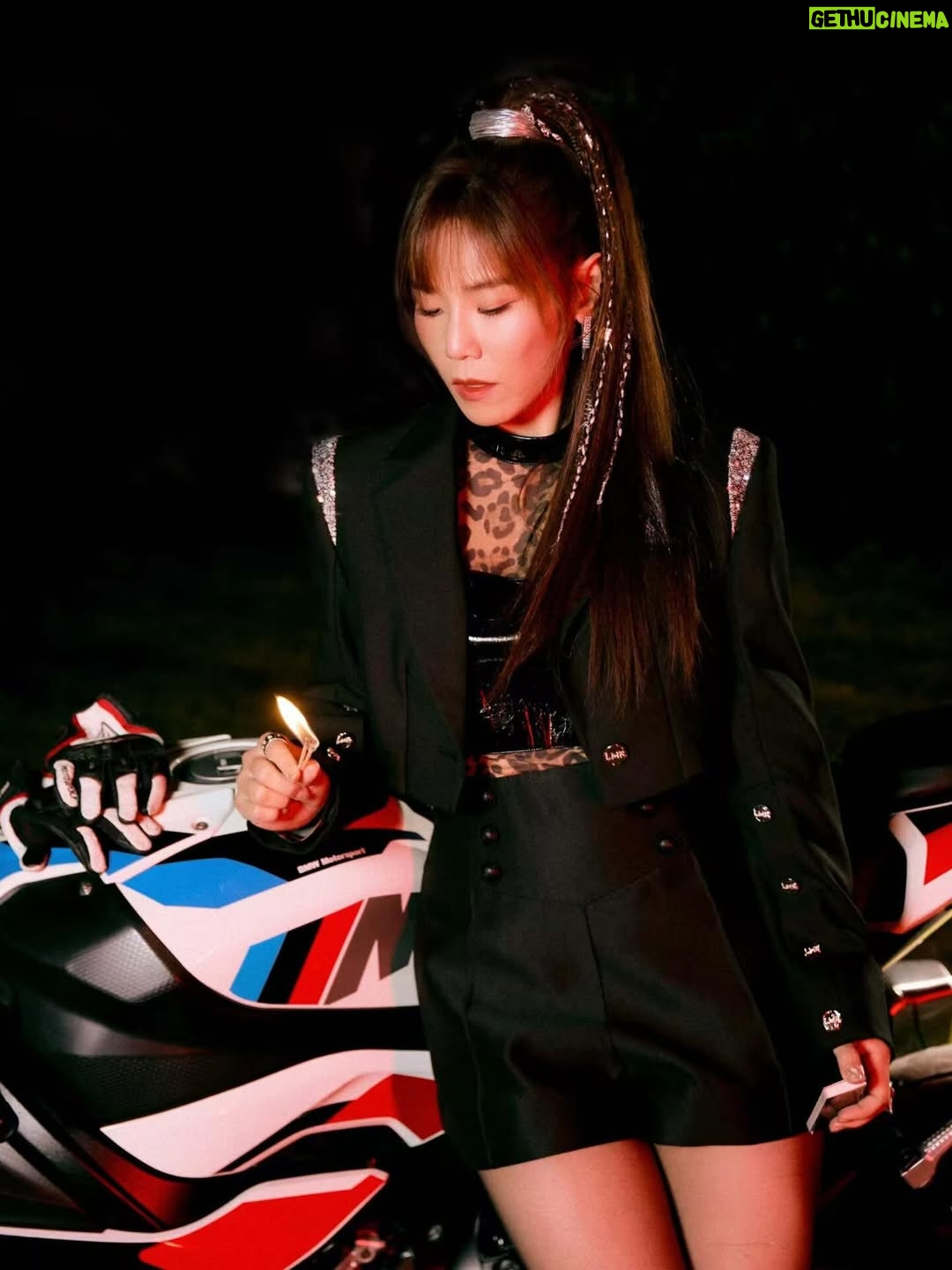Jess Lee - 6K Likes - yiiii？這是誰？？😆
上禮拜換了一個形象⋯
開啟了聲生不息第一個唱跳舞台！
.
#聲生不息華流季