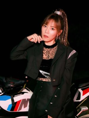 Jess Lee Instagram - yiiii？這是誰？？😆
上禮拜換了一個形象⋯
開啟了聲生不息第一個唱跳舞台！
.
#聲生不息華流季
