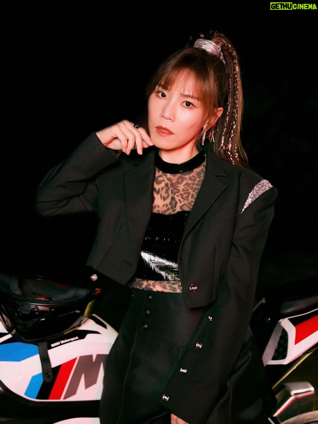 Jess Lee - 6K Likes - yiiii？這是誰？？😆
上禮拜換了一個形象⋯
開啟了聲生不息第一個唱跳舞台！
.
#聲生不息華流季