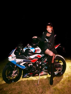 Jess Lee Instagram - yiiii？這是誰？？😆
上禮拜換了一個形象⋯
開啟了聲生不息第一個唱跳舞台！
.
#聲生不息華流季