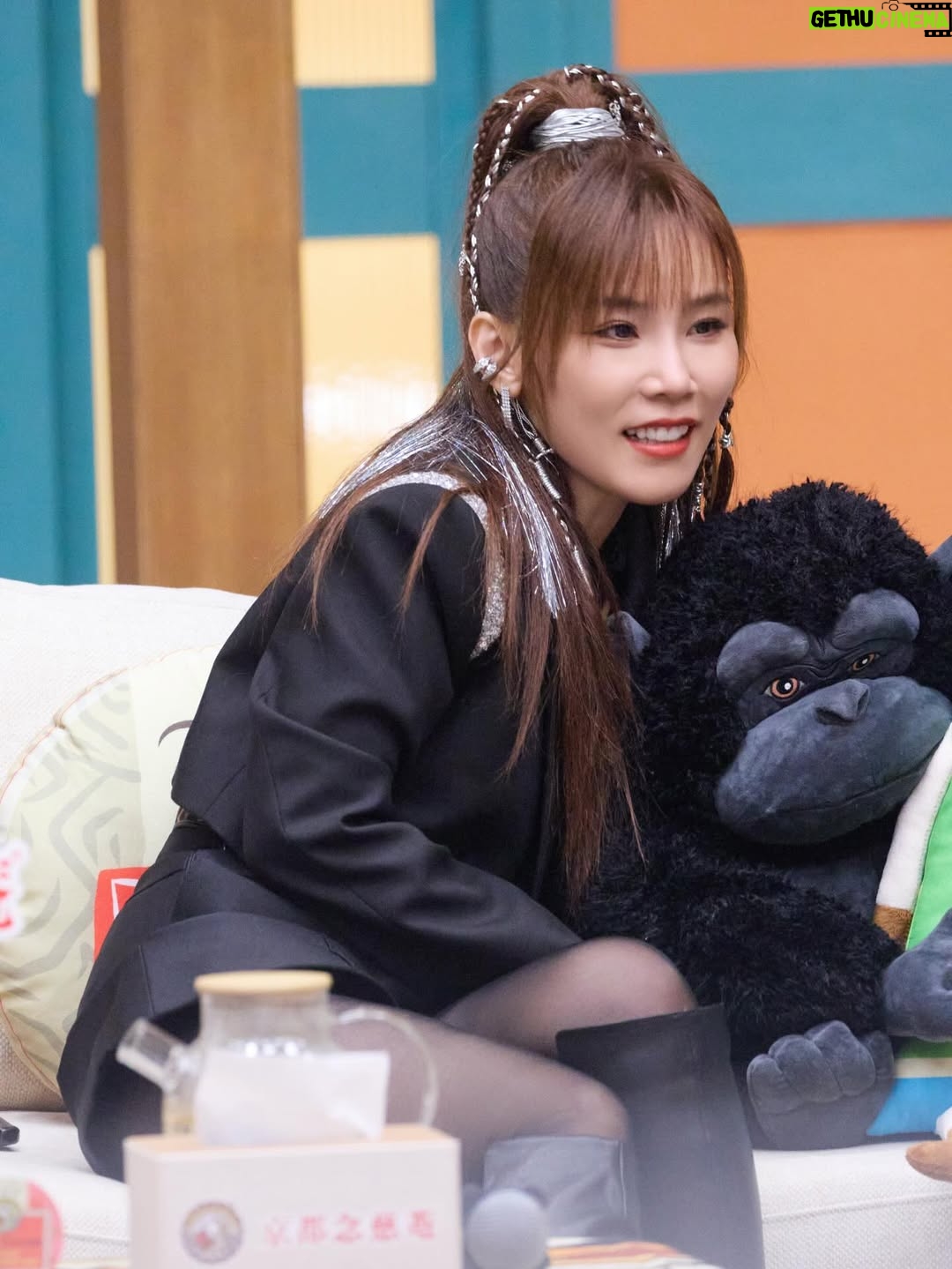 Jess Lee - 6K Likes - yiiii？這是誰？？😆
上禮拜換了一個形象⋯
開啟了聲生不息第一個唱跳舞台！
.
#聲生不息華流季