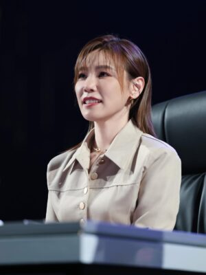 Jess Lee Instagram - 感謝 @astromalaysia  讓我有機會
以評審的身分參與《新秀，崛起吧！》總決賽！
也在現場帶來了自己的作品！！
.
看著好多很愛唱歌的新秀們努力追著自己的夢想，做著自己最愛的事，心裡很感動！
一起在音樂的道路上加油吧！