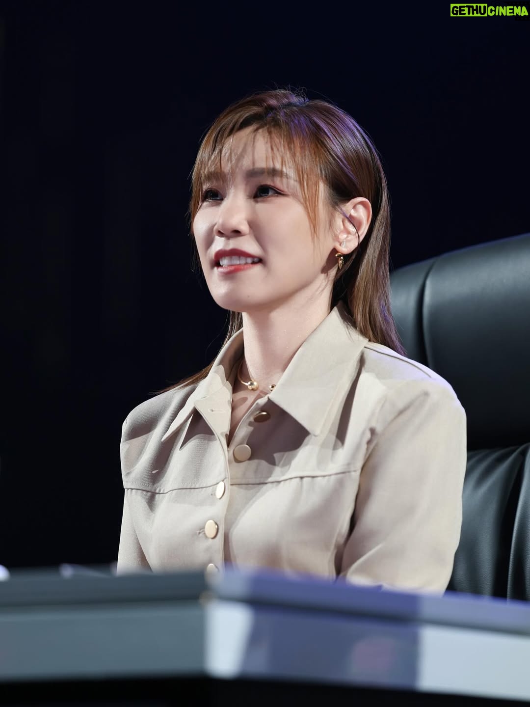 Jess Lee - 6.7K Likes - 感謝 @astromalaysia  讓我有機會
以評審的身分參與《新秀，崛起吧！》總決賽！
也在現場帶來了自己的作品！！
.
看著好多很愛唱歌的新秀們努力追著自己的夢想，做著自己最愛的事，心裡很感動！
一起在音樂的道路上加油吧！