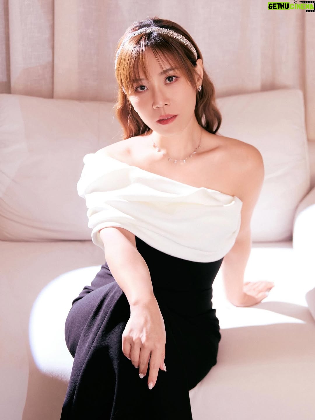 Jess Lee - 4.6K Likes - 是的 黑白出現again⋯😜
但有新的髮型！🙃🙃
.
#聲生不息華流季
