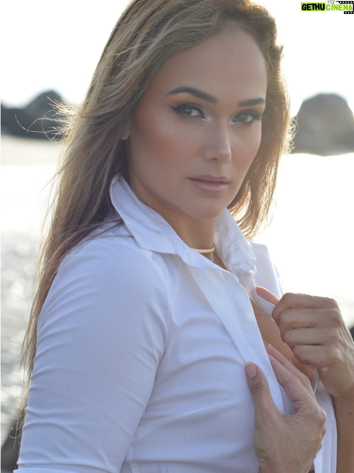 Jessica Cerezo - 316 Likes - Lo bueno se hace esperar @rockmeelphotographer gracias por estas hermosas fotos! Simplemente las amo! 👙💫🫶📸📸🌠🌟💕 🏝️