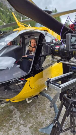 Jessica Ginkel Instagram - Heute um 20:15 Uhr könnt ihr eine weitere Folge von „Die Bergretter“ im ZDF sehen.
Ich habe in dieser Folge die „Helikoptermom - Claudia Eder“ gespielt. Ich bin gespannt wie euch das Ergebnis gefällt.
Eine wunderbare Zeit in der Ramsau, mit großartigen Kollegen vor und hinter der Kamera, liegt hinter mir 💚❤️💚
Hier ein paar Eindrücke.
@ralph_polinski
@dayanir_hellwig_casting
@agenturahrweiler
@idasimpressions
@ndf_film