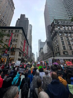 Jessica Keenan Wynn Instagram - A rainy, peaceful, POWERFUL NO KINGS protest in NYC today! I love our city of resistance!