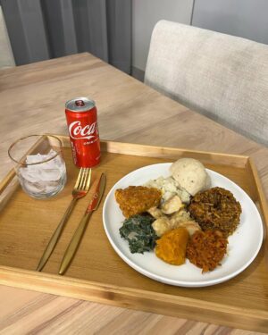 Jessica Nkosi Instagram - A @cocacolaza for every moment ❤️
Frame 1. A @cocacolaza with a lovely meal made by my sister
Frame 2. A perfect Sunday meal
Frame 3. A @cocacolaza on set
Frame 4. A meal and a @cocacolaza on set with Volvo
Frame 5. Take flights with @cocacolaza
#MagicWeekends