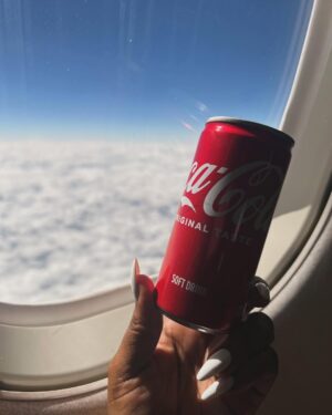 Jessica Nkosi Instagram - A @cocacolaza for every moment ❤️
Frame 1. A @cocacolaza with a lovely meal made by my sister
Frame 2. A perfect Sunday meal
Frame 3. A @cocacolaza on set
Frame 4. A meal and a @cocacolaza on set with Volvo
Frame 5. Take flights with @cocacolaza
#MagicWeekends