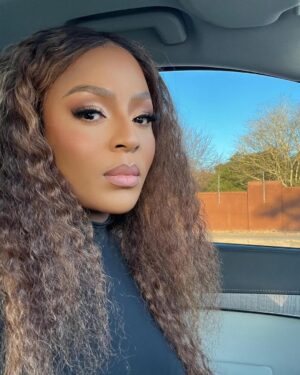 Jessica Nkosi Instagram - A sweet friend of mine reminded me that the interior of my Volvo is BOMB and I should take more selfies!!!…
So this is me listening to her ❤️😘