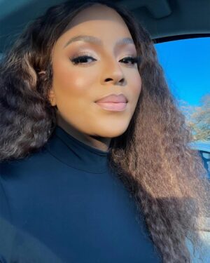 Jessica Nkosi Instagram - A sweet friend of mine reminded me that the interior of my Volvo is BOMB and I should take more selfies!!!…
So this is me listening to her ❤️😘