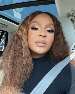 Jessica Nkosi Instagram - A sweet friend of mine reminded me that the interior of my Volvo is BOMB and I should take more selfies!!!…
So this is me listening to her ❤️😘