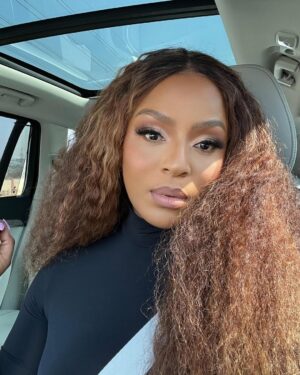Jessica Nkosi Instagram - A sweet friend of mine reminded me that the interior of my Volvo is BOMB and I should take more selfies!!!…
So this is me listening to her ❤️😘
