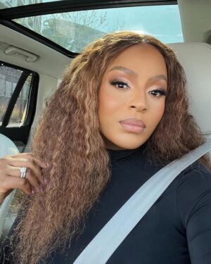 Jessica Nkosi Instagram - A sweet friend of mine reminded me that the interior of my Volvo is BOMB and I should take more selfies!!!…
So this is me listening to her ❤️😘