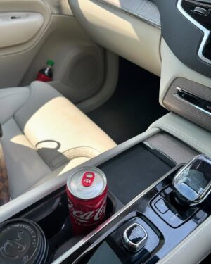 Jessica Nkosi Instagram - A sweet friend of mine reminded me that the interior of my Volvo is BOMB and I should take more selfies!!!…
So this is me listening to her ❤️😘