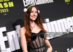 Michaela Jill Murphy Instagram - Last Saturday night xx
.
@entertainmentweekly …ofc with the headband on ;)
.
Part 1 :) thank you EW for a wonderful shoot and a wonderful party!! 🩵
.
#sdcc #avatar #atla #toph #sandiego #ew #hardrock #voiceover #animation
