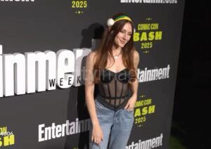 Michaela Jill Murphy Instagram - Last Saturday night xx
.
@entertainmentweekly …ofc with the headband on ;)
.
Part 1 :) thank you EW for a wonderful shoot and a wonderful party!! 🩵
.
#sdcc #avatar #atla #toph #sandiego #ew #hardrock #voiceover #animation