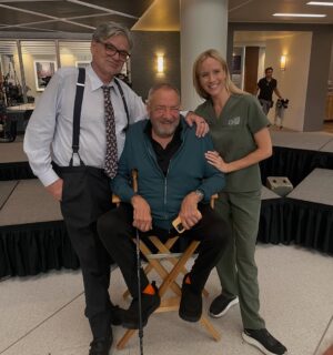 Jessy Schram Instagram - In honor of tonight’s fall finale (don’t worry, we’ll be back in a few weeks) here’s a throwback to our 200th episode happiness 🫶 #ChicagoMed #OneChicago