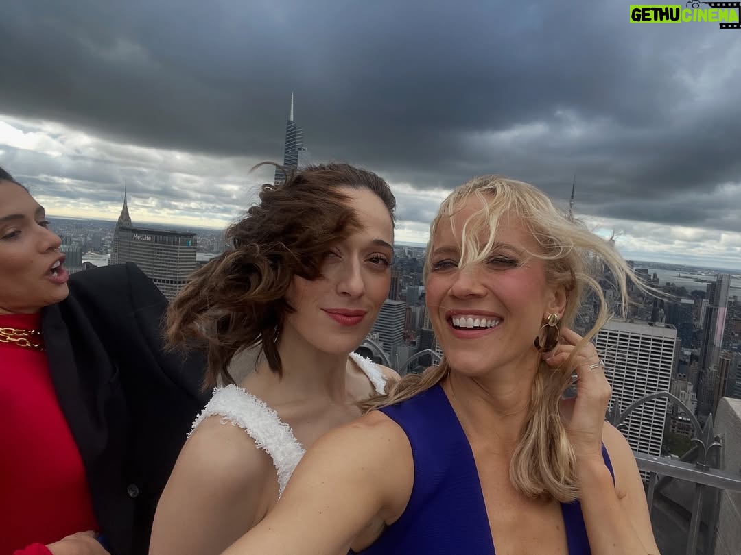 Jessy Schram - 8.8K Likes - Brought a little wind to NYC 🌬️🍎 #onechicago

#chicagomed #chicagofire #chicagopd