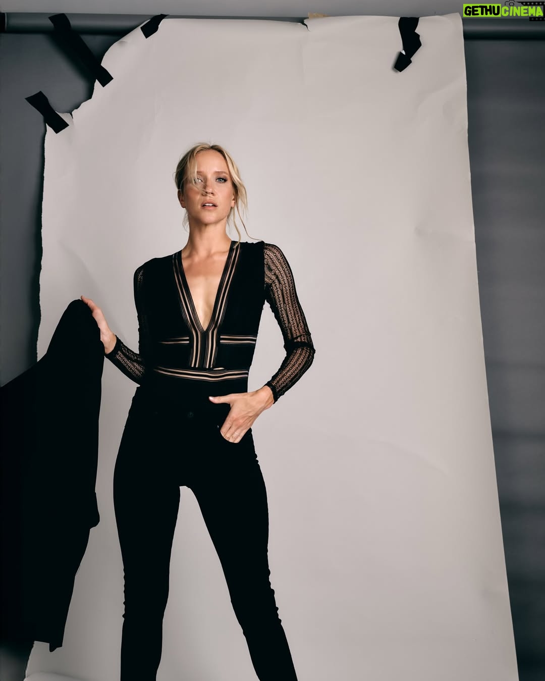 Jessy Schram - 8K Likes - Talkin TV, genres and prep with @goodnightmagusa. 🌙 ✨ 
Photos by @sterlingptaylor 
Hair and makeup by @jennaleeartistry