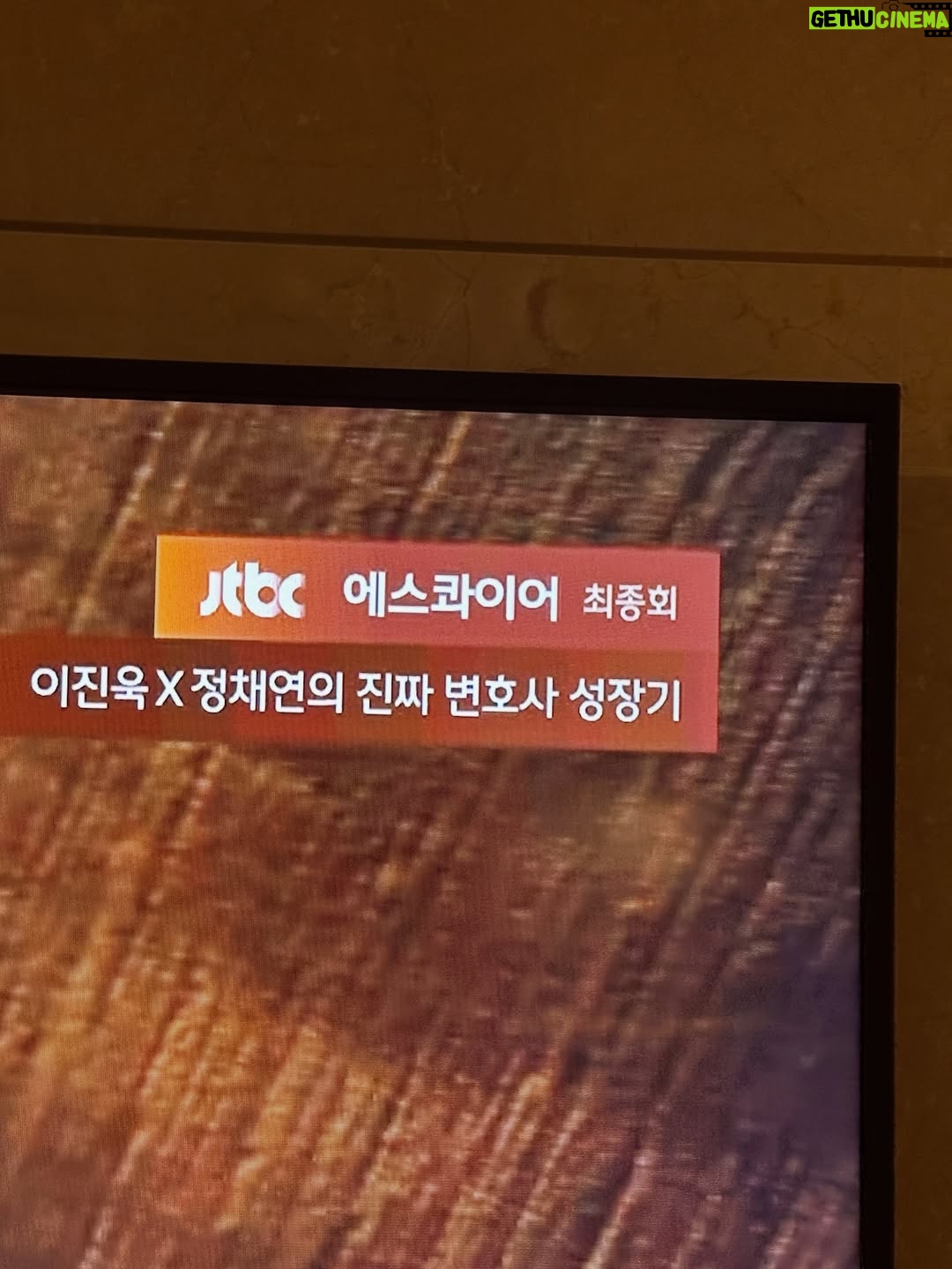 Ji Su-yeon - 8.3K Likes - 그동안 <에스콰이어> 를 사랑해주신 시청자 여러분 진심으로 감사했습니다❤️
연아로 만날 수 있어서 행복했어요 :)
해쉬랑 행복하게 살게요!
(석훈아 미안해..)