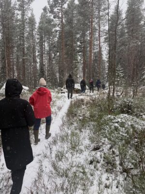 Jill Johnson Instagram - Har landat i måndagen och i Skåne efter en mycket rolig helg i Lycksele, på Hotell Lappland, där jag varit så många gånger förr och spelat!
Nu i nyrenoverad skrud, ett generöst spa och mysiga rum. 

Det är en annan tid, ett annat sammanhang och med nya vänner. Mattias vänner genom livet, ett gäng vackra, varma och genuina människor som äntligen kommit i kapp 50 strecket🍾🥂! 

Varmt tack, 🤩för en rolig helg, med många skratt, god mat och dryck,  upptåg, fina tal och vacker natur, för att inte prata om första snön!. Den kom som en extra present och som en vacker inramning på helgen. Let it snow, let it snow, let it snow!❄️❄️❄️❄️❄️☃️

#förstasnön
#50år
#äntligenduett
#nära 
#together