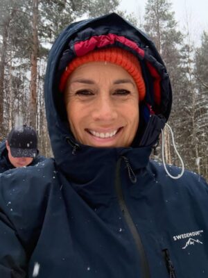 Jill Johnson Instagram - Har landat i måndagen och i Skåne efter en mycket rolig helg i Lycksele, på Hotell Lappland, där jag varit så många gånger förr och spelat!
Nu i nyrenoverad skrud, ett generöst spa och mysiga rum. 

Det är en annan tid, ett annat sammanhang och med nya vänner. Mattias vänner genom livet, ett gäng vackra, varma och genuina människor som äntligen kommit i kapp 50 strecket🍾🥂! 

Varmt tack, 🤩för en rolig helg, med många skratt, god mat och dryck,  upptåg, fina tal och vacker natur, för att inte prata om första snön!. Den kom som en extra present och som en vacker inramning på helgen. Let it snow, let it snow, let it snow!❄️❄️❄️❄️❄️☃️

#förstasnön
#50år
#äntligenduett
#nära 
#together