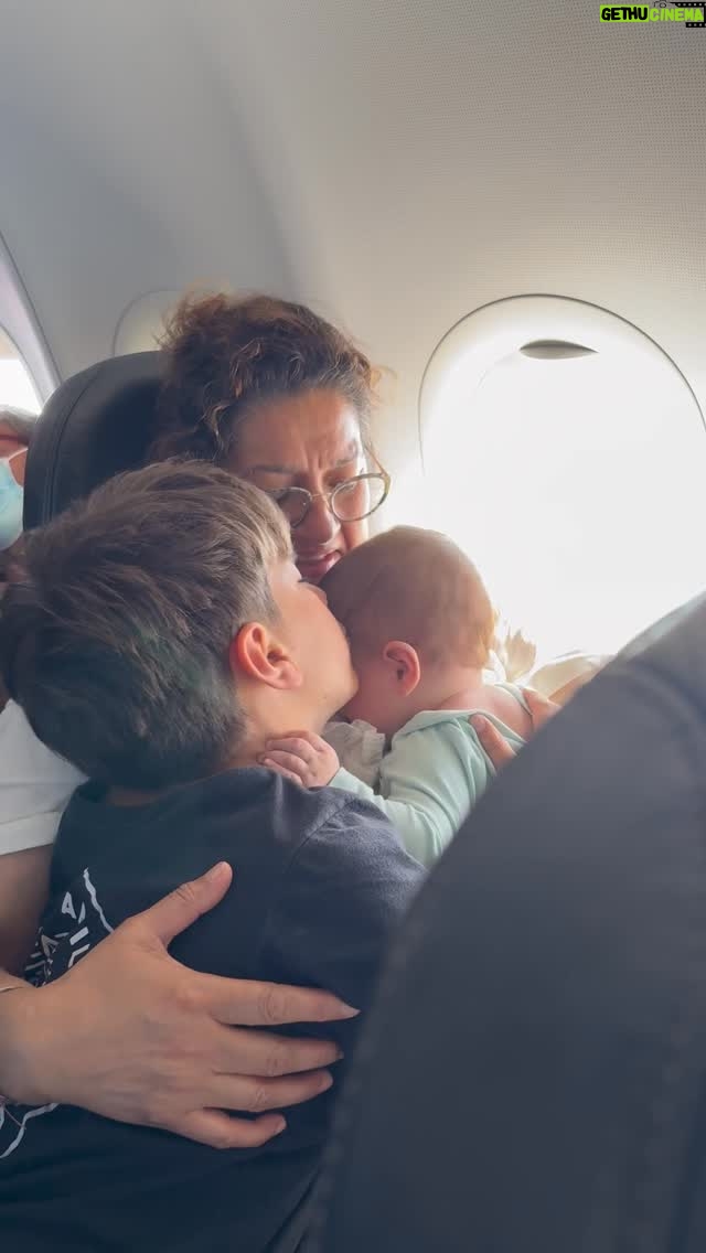Jimena Barón - 144.7K Likes - Volando no muy aesthetic con los críos y Mari que quería conocer Brasil 🇧🇷❤️

@jetsmart_argentina
@may_ariadna