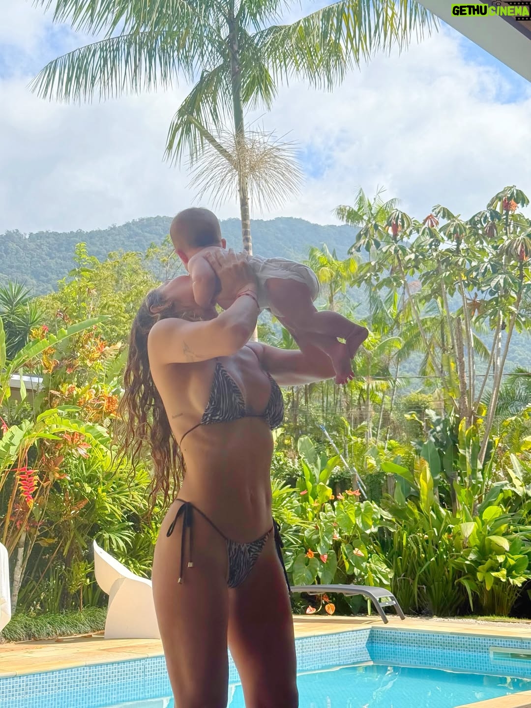 Jimena Barón - 298.6K Likes - La familia. Los colores. Un arcoíris en casa. Una mariposa. Una señal. Frutas tropicales. Olas. Surf. Luna llena en Géminis. Flores exóticas. Arena. Mar. Olor a bebé.

Gracias. Gracias. Gracias. Qué felicidad!

💙🌊✨

@apsurftrips @nachomigues @paraisofotosurf