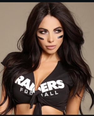 Jimena Sánchez Instagram - #2016 estuvo bien loco con sus fotos cuadradas ( las tuve que modificar)
Empezaba a escribir una historia con el wrestling, mi primer Super Bowl, tenía a mi Panchita, me veía muy perra más delgada, pero creo no era tan feliz.
Puedo decir que la vida se puso mejor, Dios no miente. 🫰🏾
