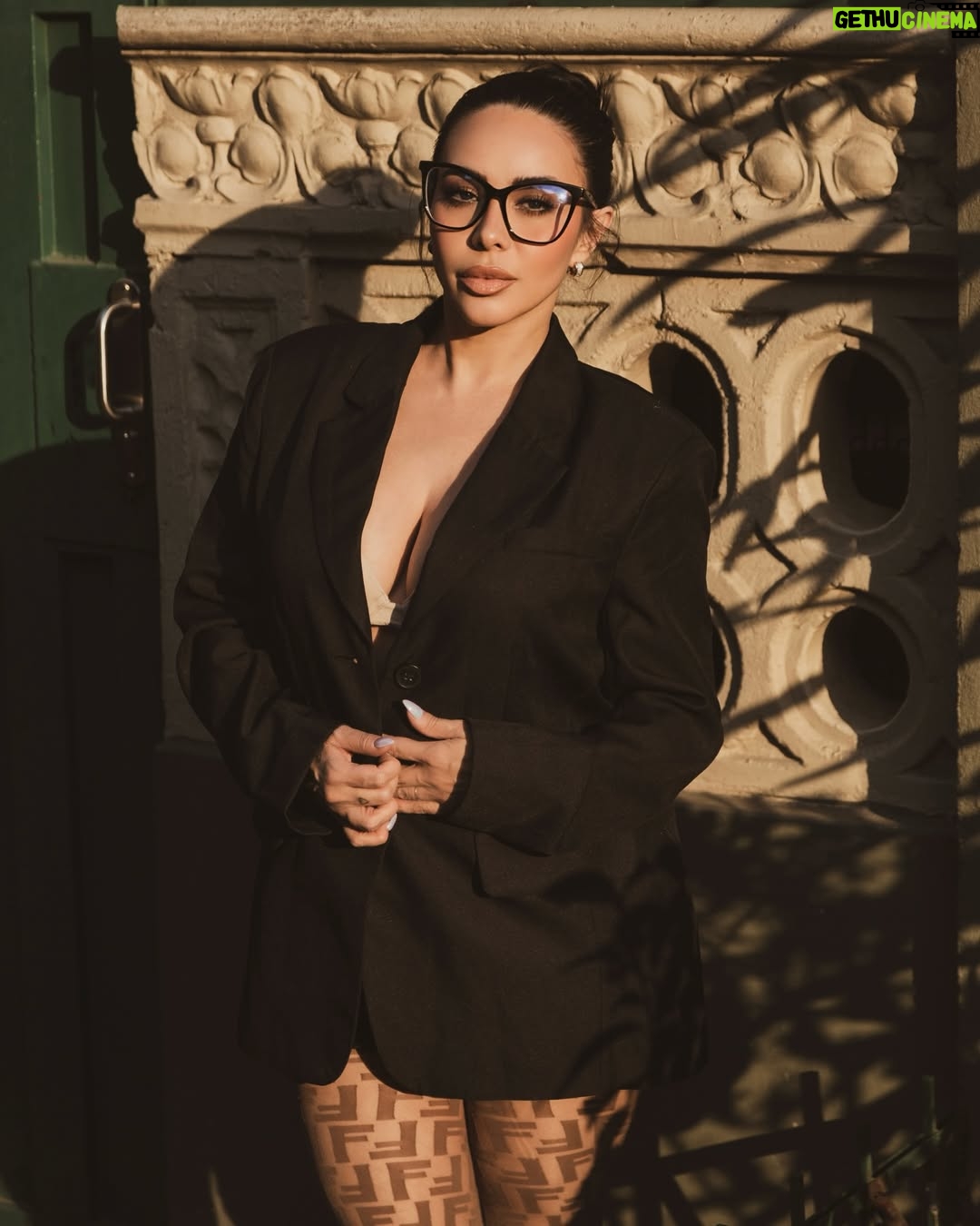 Jimena Sánchez - 3 Likes - 🖤 Happy week! Let’s make it a great one.🖤