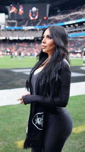 Jimena Sánchez Instagram - Finalizando la temporada con mi RaiderNation!
Todo va a estar bien
Thank you @raiders ♡
🎼 @ghosttownufo