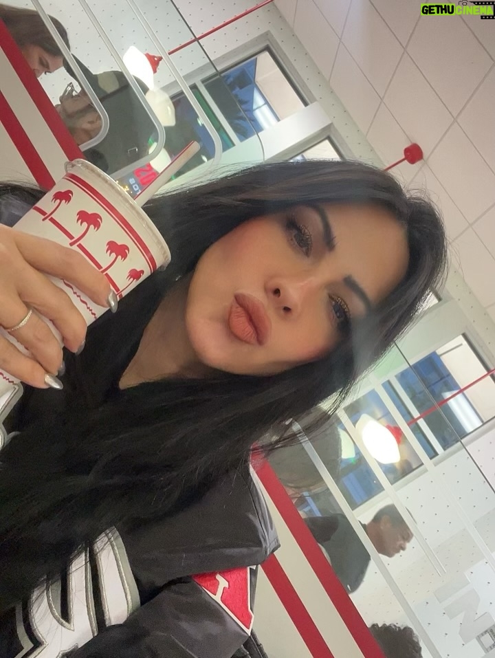 Jimena Sánchez - 3 Likes - A dose of Vegas!
I ♡ you @raiders
