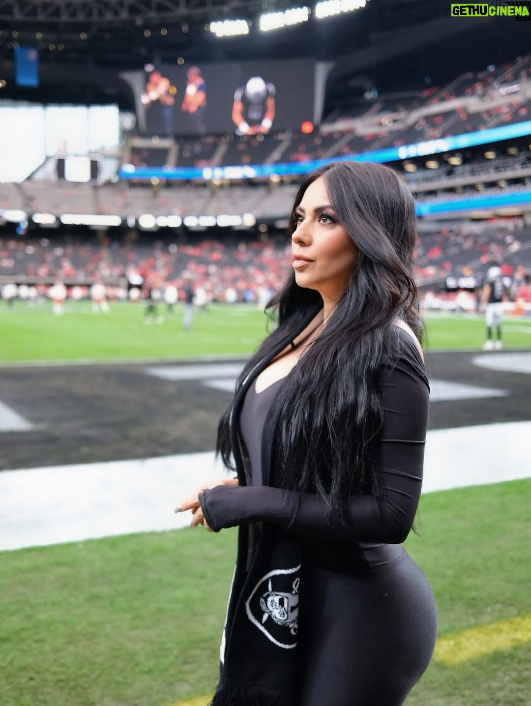 Jimena Sánchez - 3 Likes - A dose of Vegas!
I ♡ you @raiders
