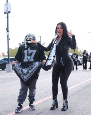 Jimena Sánchez Instagram - A dose of Vegas!
I ♡ you @raiders