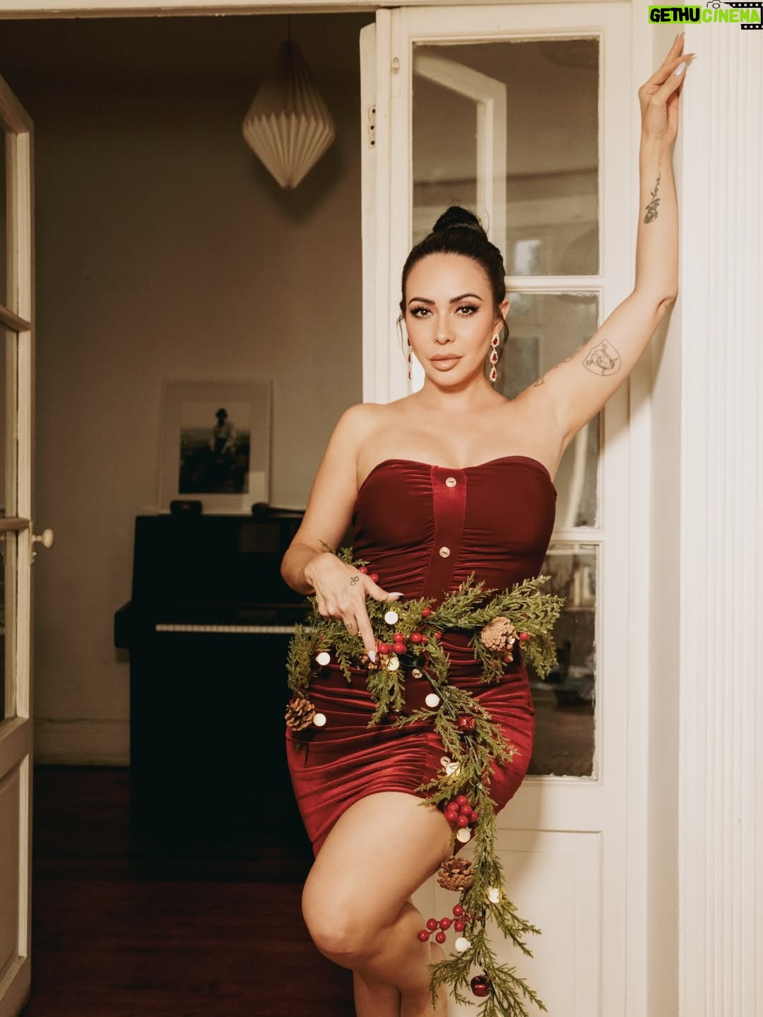Jimena Sánchez - 3 Likes - Feliz Navidad 🎁