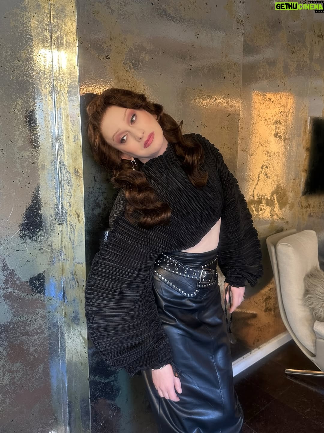Jinkx Monsoon - 72.8K Likes - Judy press era is upon us @endoftherainbowplay ⭐️ NYC: only 10 days left to catch me in @ohmaryplay this run! 🥹

Stylist: @americanwastoid 
Hair: @daveydidmyhair