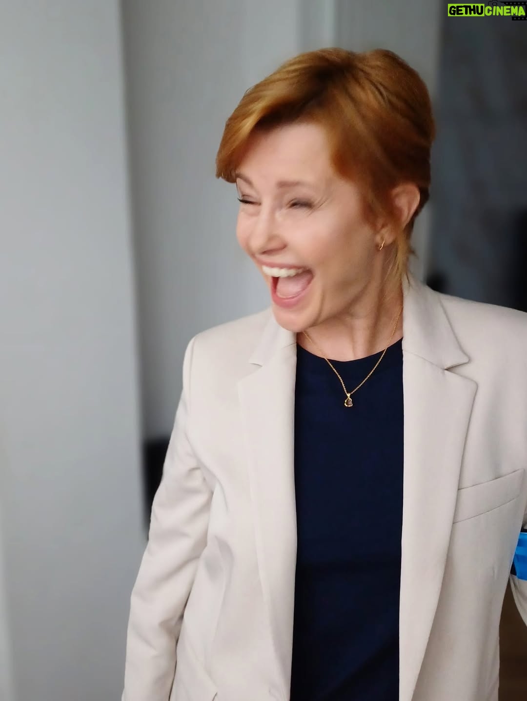 Jitka Schneiderová - 2.6K Likes - Zachyceno po poslední klapce s Radkem 🤍 … MÍSTO ZLOČINU ZLÍN 💥 Bylo to intenzivní, hezký i náročný a naštěstí v báječný partě s Radkem Holubem, @andreamohylova a @dan.krejcik ! Splnilo se mi přání zahrát si operativkyni a projela horem dolem krásný zlínský kraj. Díky všem a klobouček! Od  5.ledna nás uvidíte na @ceskatelevize  P.S. nejlepší maskérna ever, děkujeme Jana Bílková a @hanickasimova 🫶🏻 home