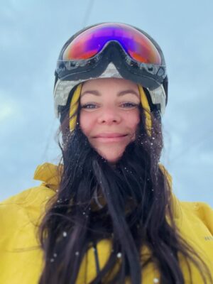 Jitka Čvančarová Instagram - 🩵❄️🌬️💙❤️‍🔥
RADOST!!!
rudý tváře, zmrzlej nos a 
čistá radost! 😁

… Z celého srdce nám ji všem přeji, 
tu ryzí radost z každé maličkosti.
… radost a lehkost, 
lásku a laskavost, naplnění každého z nás, vášeň a tvořivost, 
odvahu a pokoru, 
pokoj a mír který vyjde z hloubky, ze srdce, 
…lidství, člověčenství, soucit.
vděčnost, 
vděčnost za vše, 
touhu k učení a vědění, respekt ke všemu, co nás obklopuje, 
zdravou úctu sami k sobě, spravedlnost, disciplínu kultivovat a trénovat ušlechtilost, odpovědnost 
a odvahu stavět se poctivě k životu čelem, 
odvahu postavit se strachu, odvahu k pravdivému životu ,
důvěru a víru, hlubokou uklidňující víru…. 

… nikdy nejsme nikdo sám… jsme tu všichni společně… 

😊

s láskou,

  tady a teď,

vaše jitka 

dudlajdaaaaa 😁🥰

❤️🩵❄️🌬️💙🪬🫀