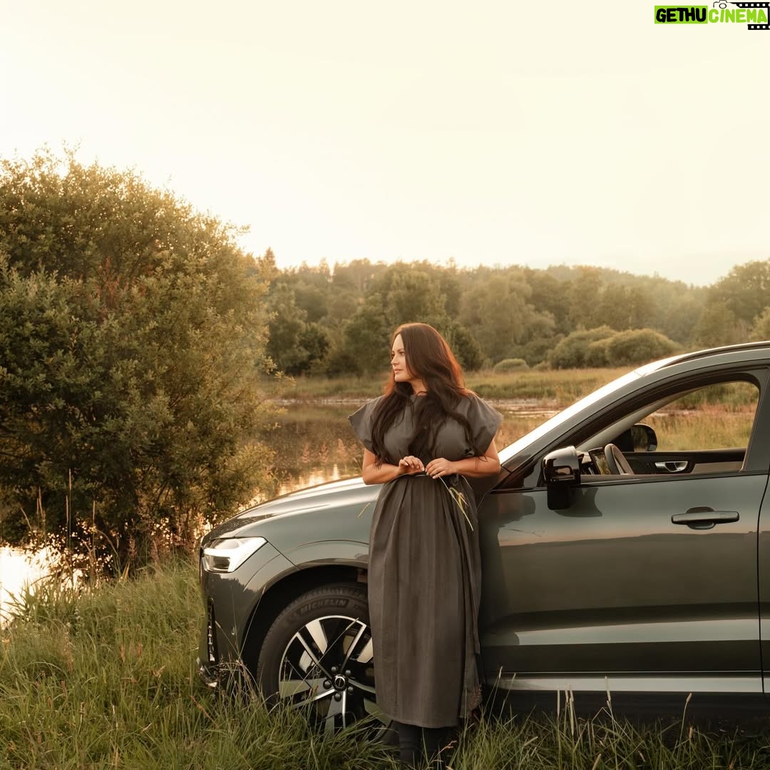 Jitka Čvančarová - 2.6K Likes - ….. 💚 
… soulad v barvách,
soulad v energii,
soulad v názorech, 
soulad ve směru cesty…  soulad!

 @volvocarscz 💚

📷 @lucierobinsonphoto ❤️‍🔥

variabilni saty od ceske znacky @eiri_prague 💚

#volvo #🫀#ambasador