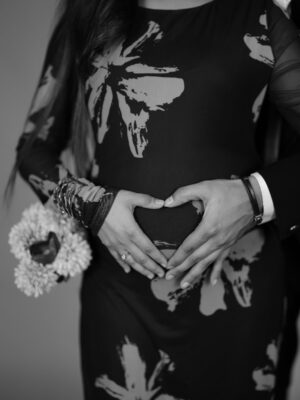 Jiya Khan Instagram - Guess whether it will be a boy or a girl? 🤍