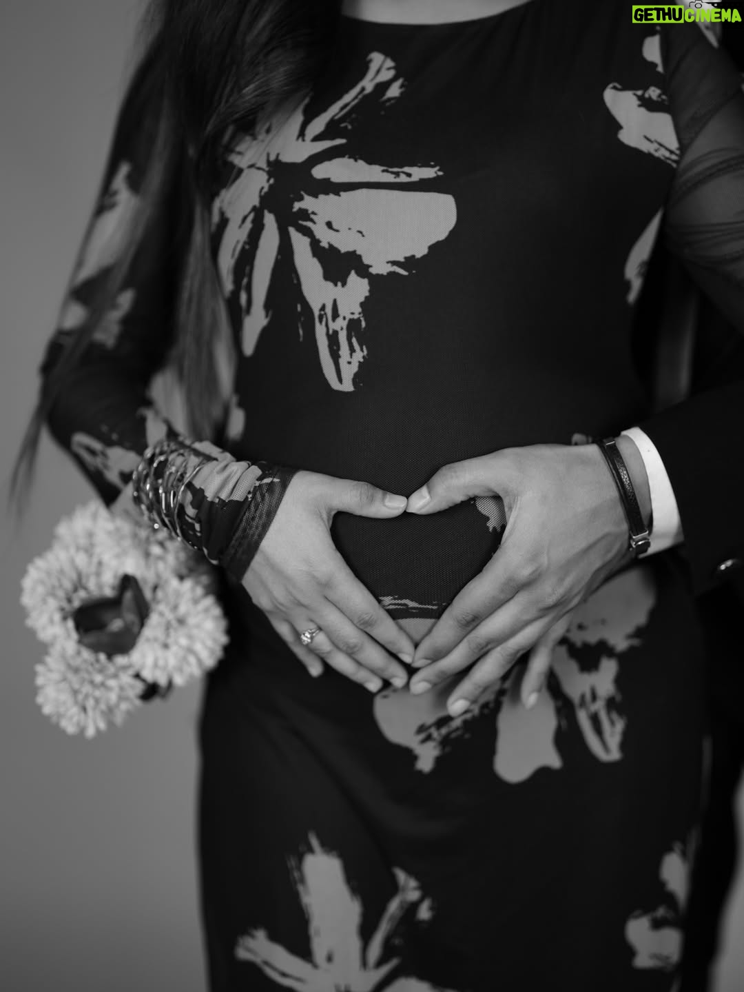 Jiya Khan - 87.5K Likes - Guess whether it will be a boy or a girl? 🤍