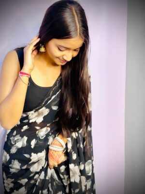 Jiya Rajput Instagram - Black saree🖤🫠
@_jiiiyaaa__rajputt @rajputt_jiyaa
.
.
.
.
#viralpost❤️ #viral #comment #share #trending #blackee #reelitfeelit❤️❤️ #nonazar🧿 #like #support #instagrow
Kesi lag rhi hu 💕🫠