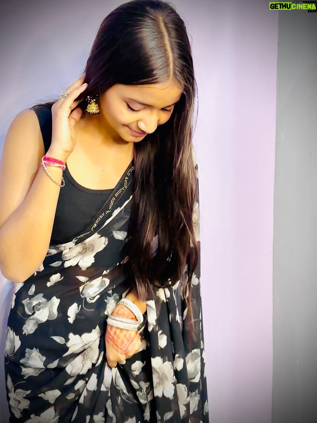 Jiya Rajput - 10.6K Likes - Black saree🖤🫠
@_jiiiyaaa__rajputt @rajputt_jiyaa 
 .
 .
 .
 .
#viralpost❤️ #viral #comment #share #trending #blackee #reelitfeelit❤️❤️ #nonazar🧿 #like #support #instagrow 

Kesi lag rhi hu 💕🫠