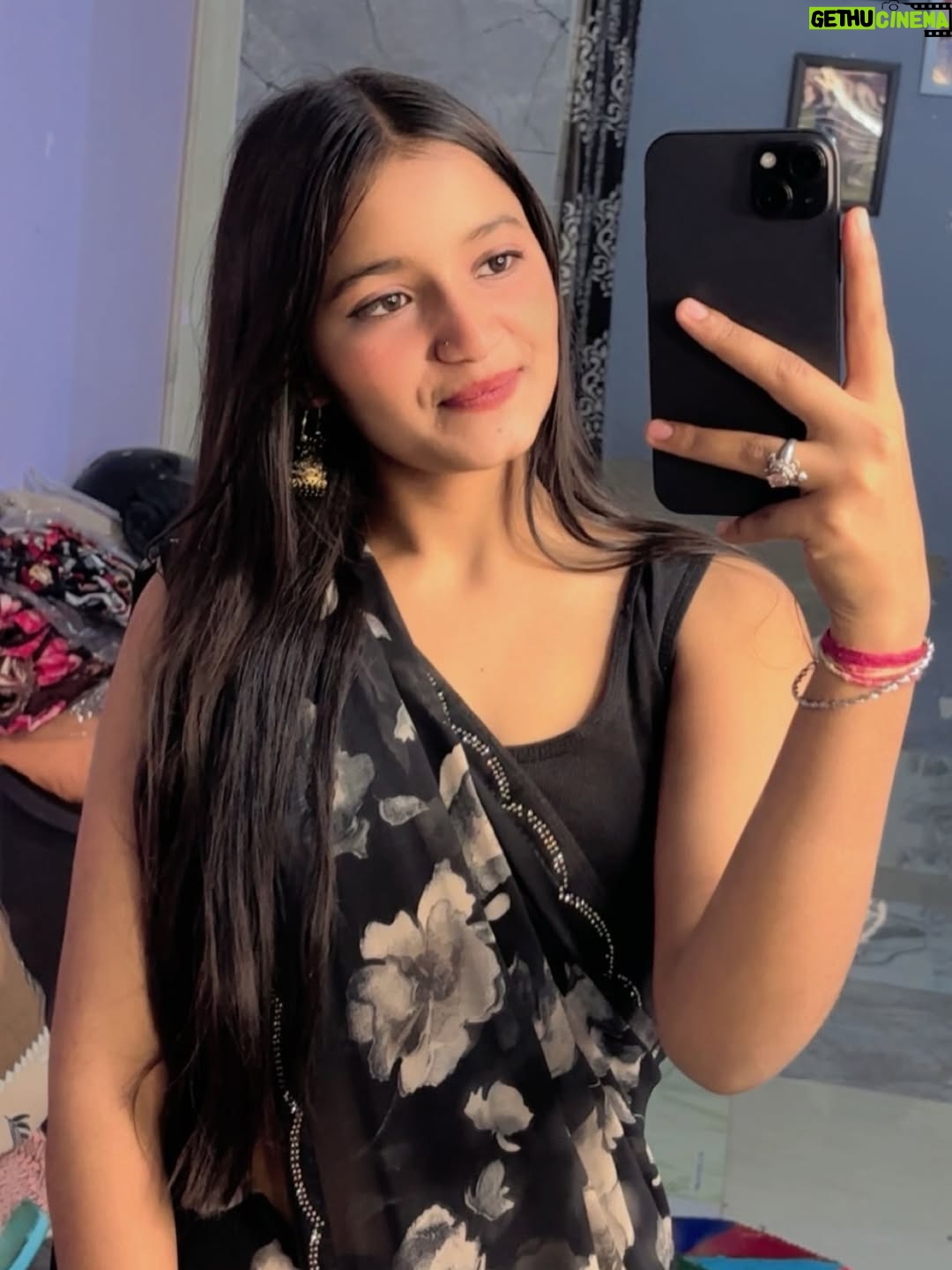 Jiya Rajput - 10.6K Likes - Black saree🖤🫠
@_jiiiyaaa__rajputt @rajputt_jiyaa 
 .
 .
 .
 .
#viralpost❤️ #viral #comment #share #trending #blackee #reelitfeelit❤️❤️ #nonazar🧿 #like #support #instagrow 

Kesi lag rhi hu 💕🫠