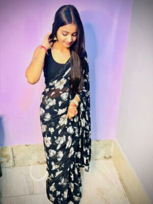 Jiya Rajput Instagram - Black saree🖤🫠
@_jiiiyaaa__rajputt @rajputt_jiyaa
.
.
.
.
#viralpost❤️ #viral #comment #share #trending #blackee #reelitfeelit❤️❤️ #nonazar🧿 #like #support #instagrow
Kesi lag rhi hu 💕🫠