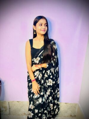 Jiya Rajput Instagram - Black saree🖤🫠
@_jiiiyaaa__rajputt @rajputt_jiyaa
.
.
.
.
#viralpost❤️ #viral #comment #share #trending #blackee #reelitfeelit❤️❤️ #nonazar🧿 #like #support #instagrow
Kesi lag rhi hu 💕🫠