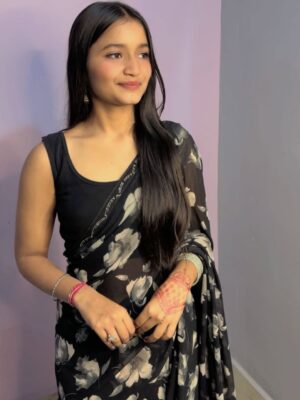 Jiya Rajput Instagram - Black saree🖤🫠
@_jiiiyaaa__rajputt @rajputt_jiyaa
.
.
.
.
#viralpost❤️ #viral #comment #share #trending #blackee #reelitfeelit❤️❤️ #nonazar🧿 #like #support #instagrow
Kesi lag rhi hu 💕🫠