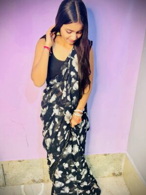 Jiya Rajput Instagram - Black saree🖤🫠
@_jiiiyaaa__rajputt @rajputt_jiyaa
.
.
.
.
#viralpost❤️ #viral #comment #share #trending #blackee #reelitfeelit❤️❤️ #nonazar🧿 #like #support #instagrow
Kesi lag rhi hu 💕🫠