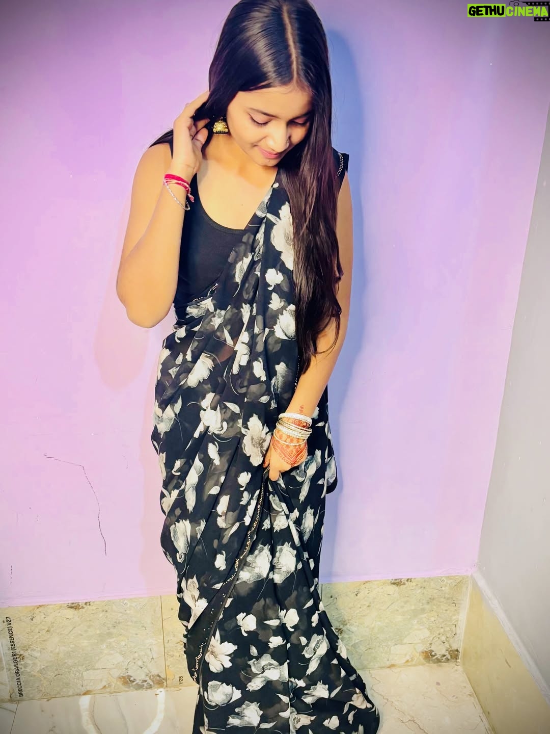 Jiya Rajput - 10.6K Likes - Black saree🖤🫠
@_jiiiyaaa__rajputt @rajputt_jiyaa 
 .
 .
 .
 .
#viralpost❤️ #viral #comment #share #trending #blackee #reelitfeelit❤️❤️ #nonazar🧿 #like #support #instagrow 

Kesi lag rhi hu 💕🫠